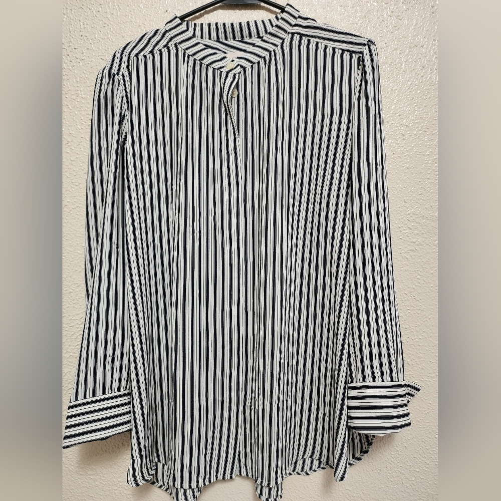 Loft Dress blouse, Color black and White, Size XL